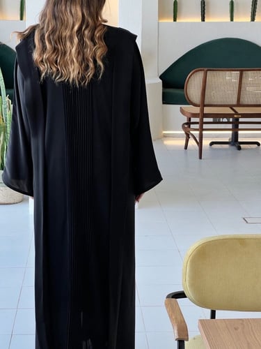 عبايه سوداء قُلبه كسرات ناعم