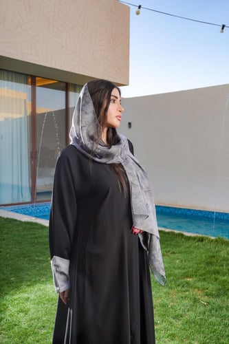 عباية يارا – قماش لمسة ناعم مع شيفون أنيق متعددة ا...