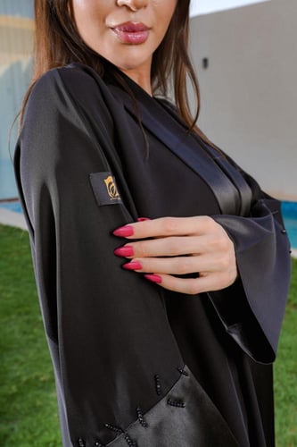 عباية شهلاء الملكية – أناقة صيفية بلمسة ساتان فاخر...