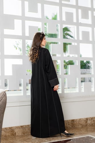 عباية تحديد قيطان ملون