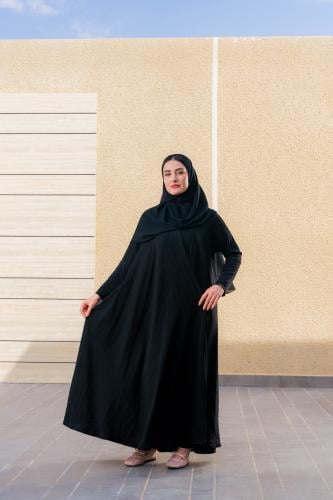 عباية سكون السوداء من رداء الجياد بقصة واسعة
