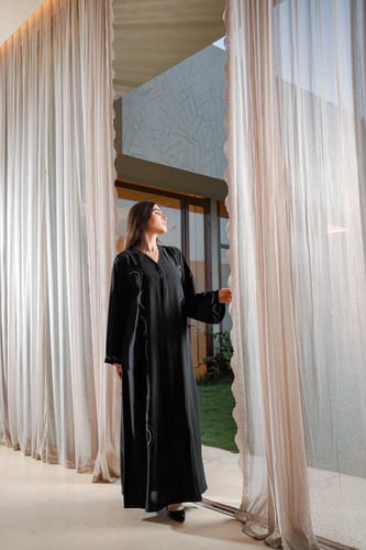 عباية تمارا - زهرة حلاتي بتفاصيل ناعمة وأناقة متكا...