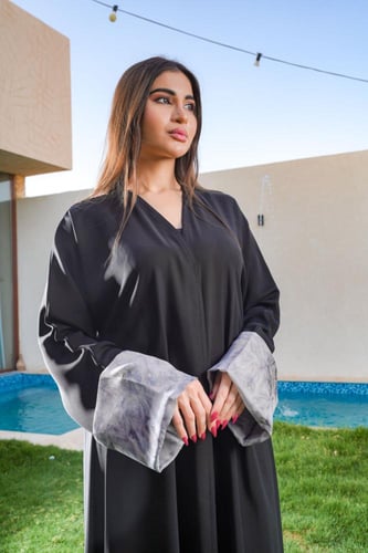 عباية يارا – قماش لمسة ناعم مع شيفون أنيق متعددة ا...