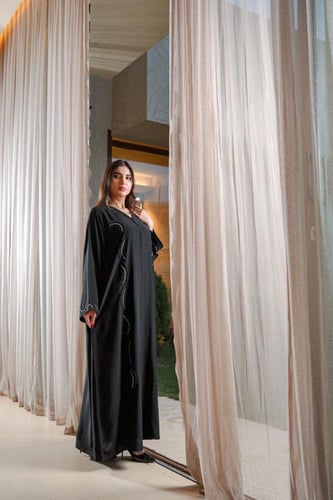 عباية تمارا - زهرة حلاتي بتفاصيل ناعمة وأناقة متكا...