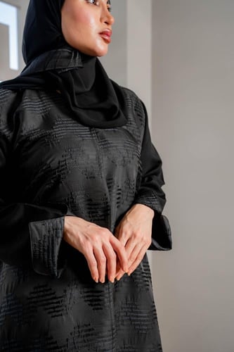 عباية طِراز