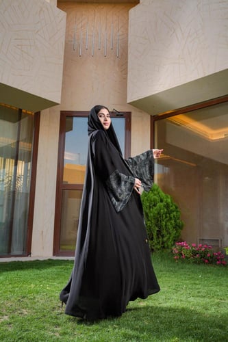 عباية جلنار – نعومة لمسة وأناقة الشيفون بتصاميم مت...