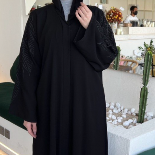 عبايه كم مطرز هاري ورق