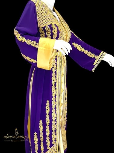 تكشيطة الملكة باللون البنفسجي