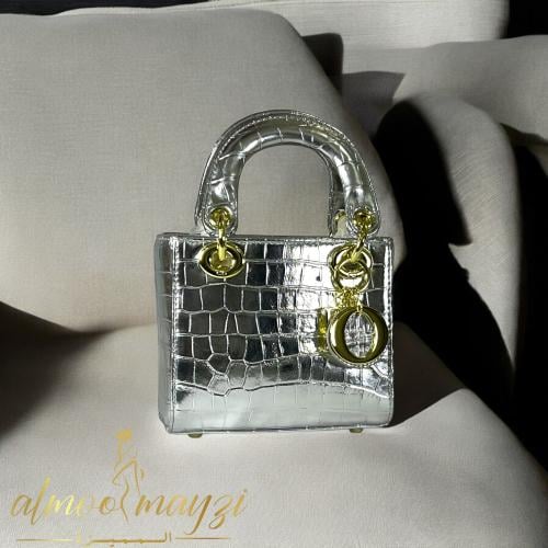 حقيبة يد من ديور هاي كوالتي باللون الفضي المعدني