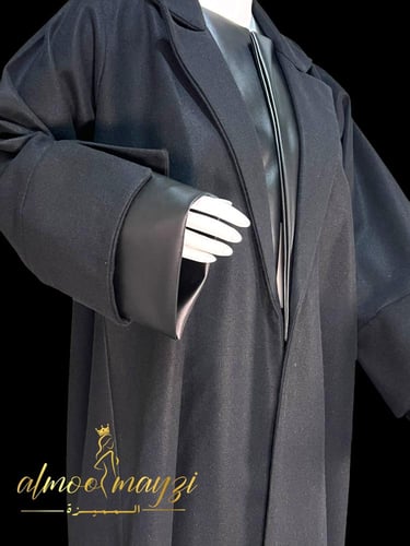 عباية الكلاسيكية السوداء