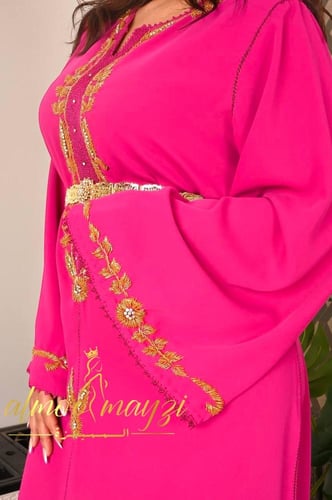 قفطان المميزة بالرانده بالشك والتطريز اليدوي