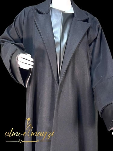 عباية الكلاسيكية السوداء