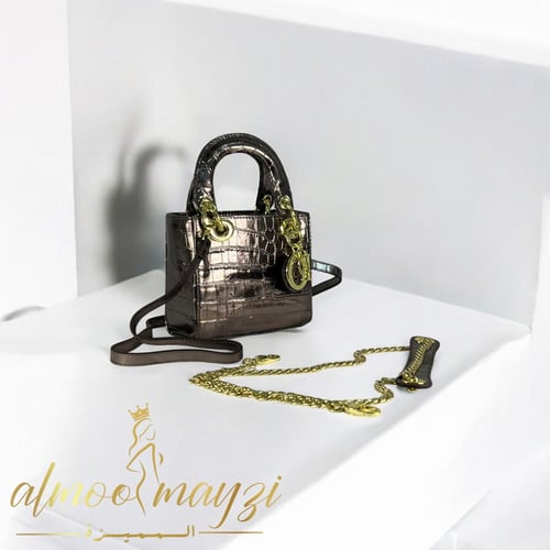 حقيبة يد من ديور هاي كوالتي