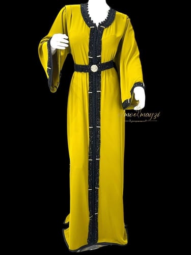 قفطان الأميرة بالتطريزات السوداء المبهرة