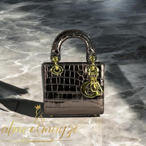 حقيبة يد من ديور هاي كوالتي