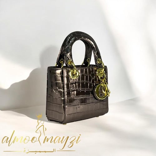 حقيبة يد من ديور هاي كوالتي