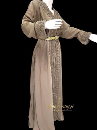 تكشيطة المميزة باللون البني