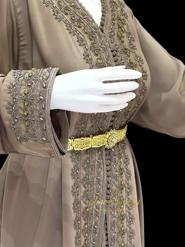 تكشيطة المميزة باللون البني