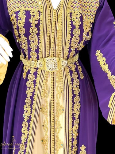 تكشيطة الملكة باللون البنفسجي