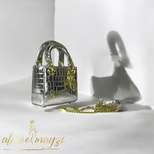 حقيبة يد من ديور هاي كوالتي باللون الفضي المعدني