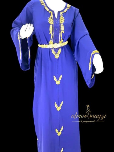 قفطان المميزة بالرانده بالشك والتطريز اليدوي