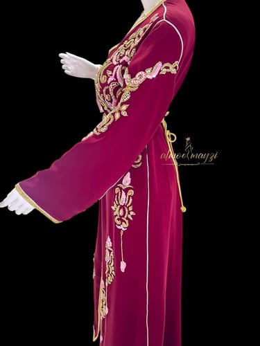 قفطان الأميرة المبطن بالشك والتطريز اليدوي