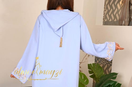 جلابة بالون أزرق سماوي وتطريز ذهبي مميز