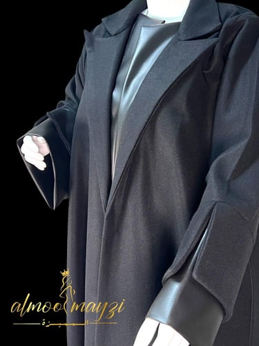 عباية الكلاسيكية السوداء