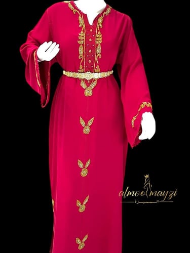 قفطان المميزة بالرانده بالشك والتطريز اليدوي