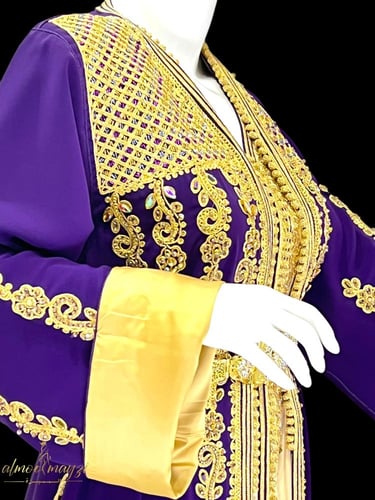 تكشيطة الملكة باللون البنفسجي