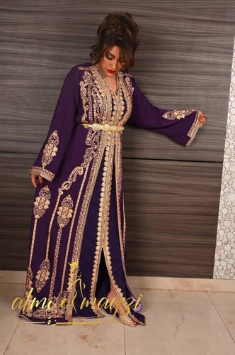 تكشطيه الملكة بالطرز والشك اليدوي