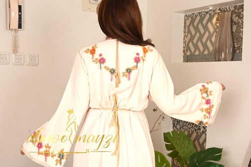 قفطان المميزة بالشك والتطريز اليدوي من الامام والظ...