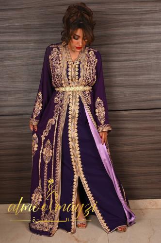 تكشطيه الملكة بالطرز والشك اليدوي