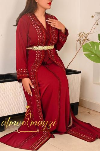 تكشيطة المميزة باللون العنابي الفاخر