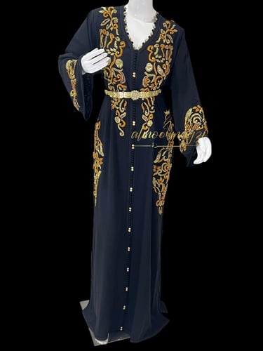 قفطان المميزة بالشك والتطريز اليدوي