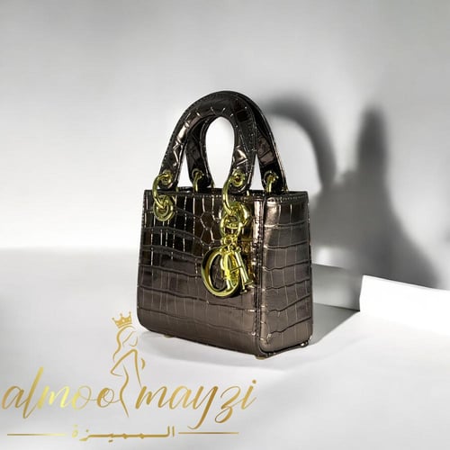 حقيبة يد من ديور هاي كوالتي