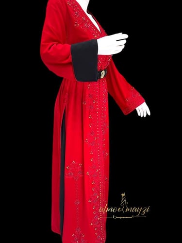 تكشيطة الأميرة باللون الأحمر الملكي