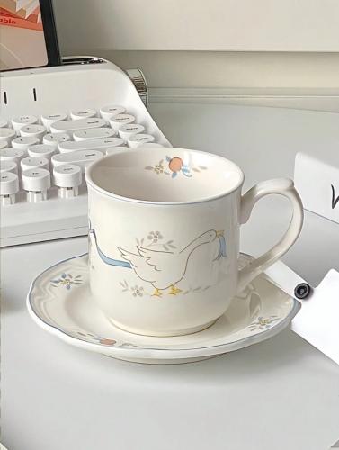 كوب مع صحن بورسلين