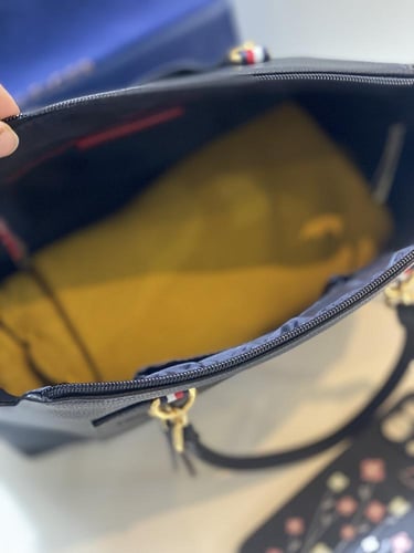 حقيبة من تومي