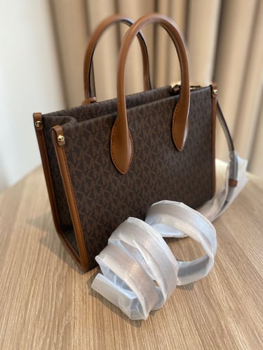 حقيبة من مايكل كورس