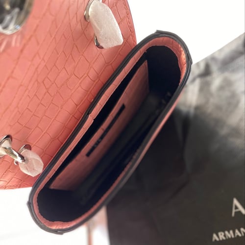 حقيبة من ارماني اكسشنج