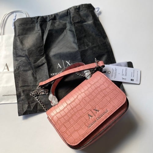 حقيبة من ارماني اكسشنج