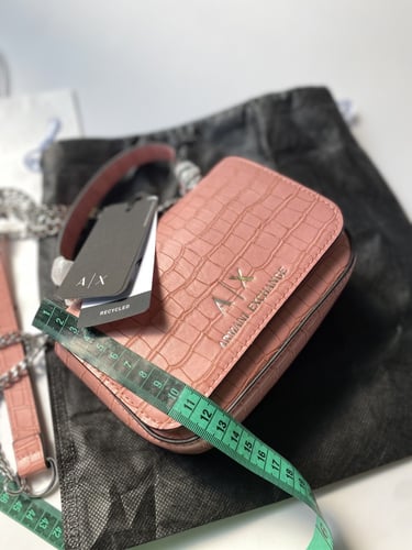 حقيبة من ارماني اكسشنج