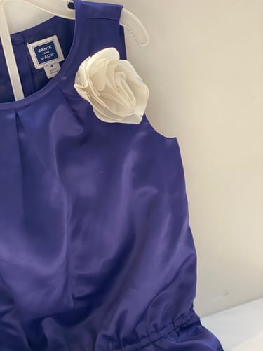 فستان من جين اند جاك