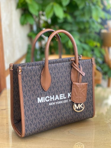 حقيبة من مايكل كورس