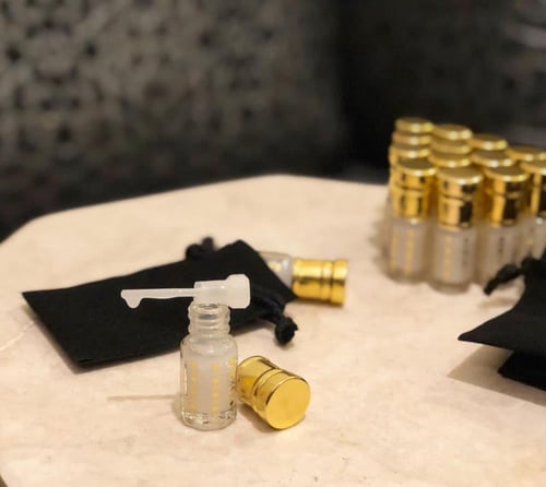 مسك فرنسي ثقيل ربع تولة مع كيس مخمل