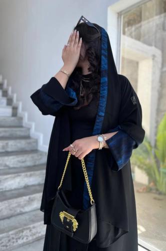 3234 | عباية كتف ملونة بتصميم كحلي مموج وأكمام لف