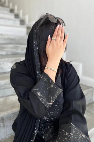 3229 | عباية كتف كلوش بكم كبك مزينة بجاكار