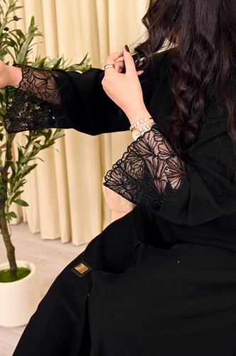 4280 | عباية كتف قماش نواعم نص كلوش