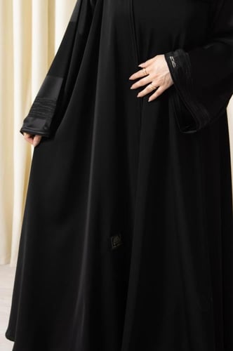 عباية زاهية